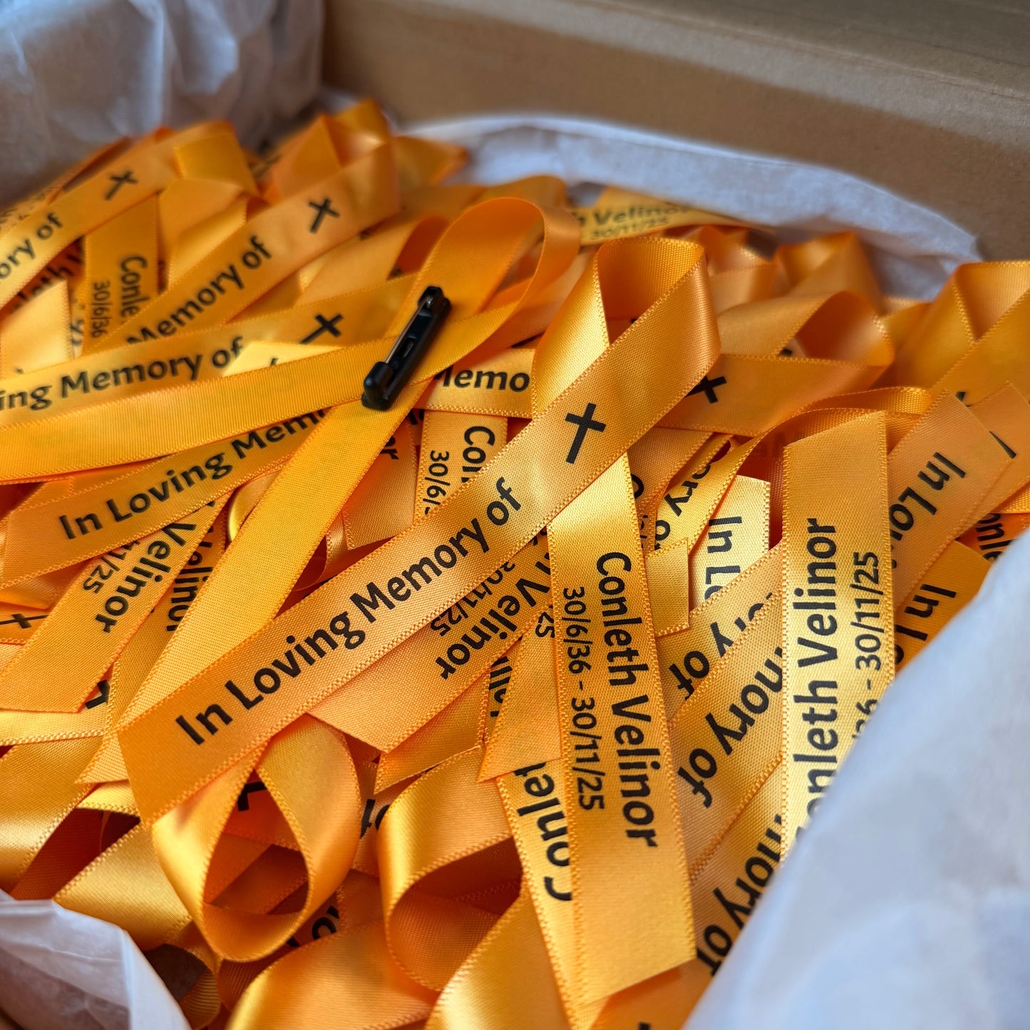 Personalised Memorial Ribbon, Funeral Remembrance Brooch with Safety Pin, 12.5 cm Height, Ready to Wear Keepsake